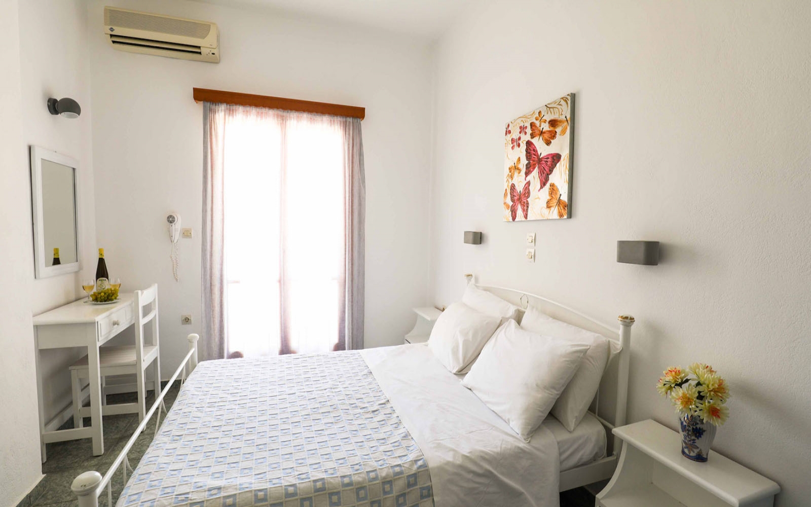 Finikas Beach Rooms