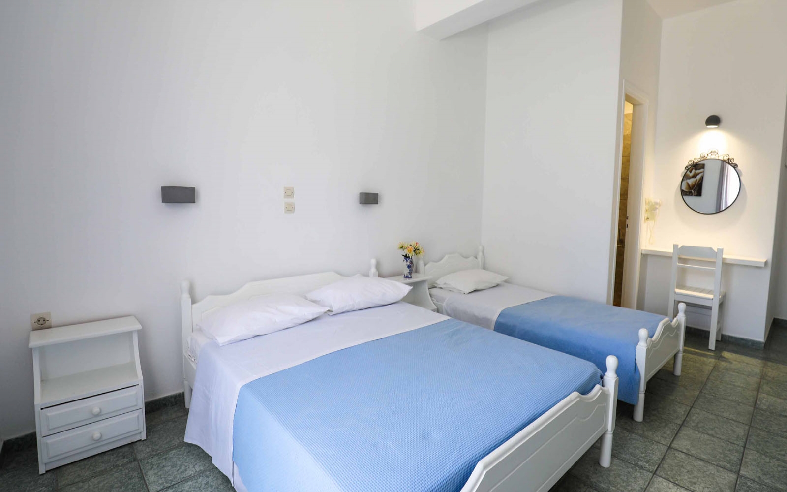 Finikas Beach Rooms